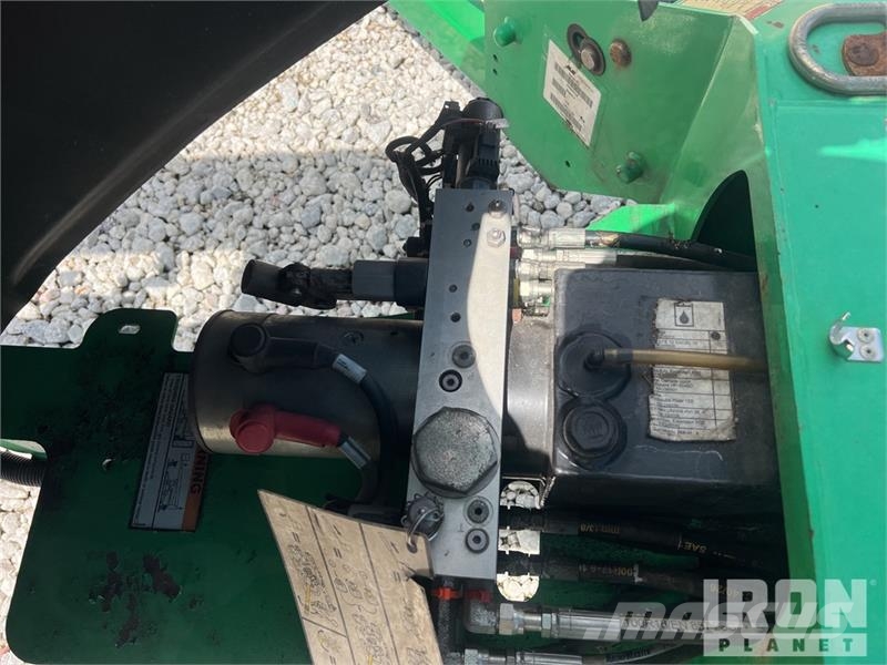 JLG T-350 Towable Lift Trailer mounted platforms