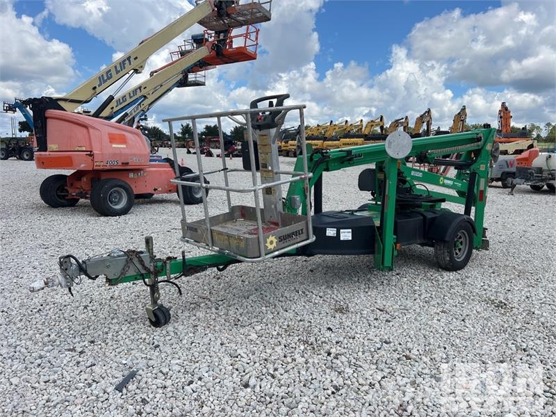 JLG T-350 Towable Lift Trailer mounted platforms