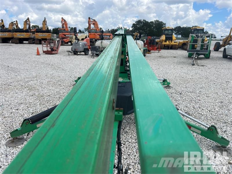 JLG T-350 Towable Lift Trailer mounted platforms