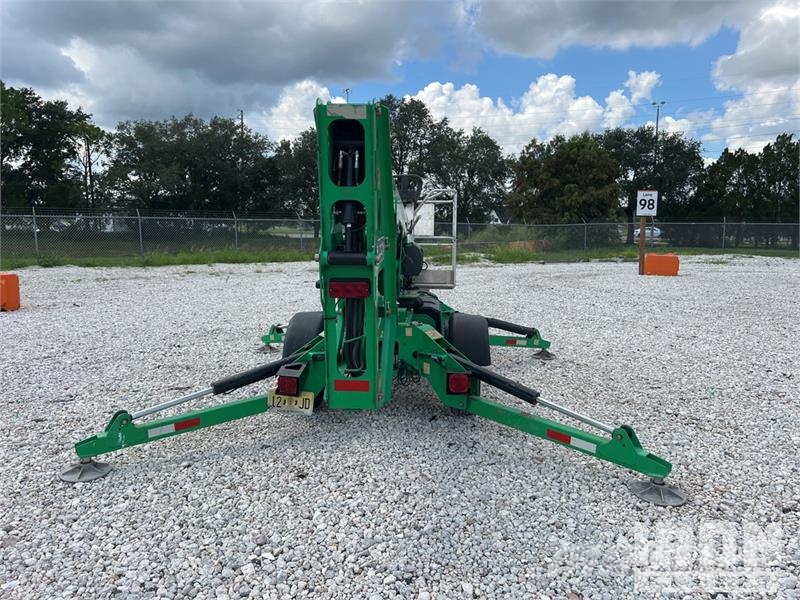JLG T-350 Towable Lift Trailer mounted platforms