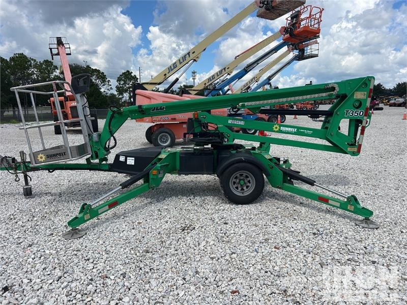 JLG T-350 Towable Lift Trailer mounted platforms
