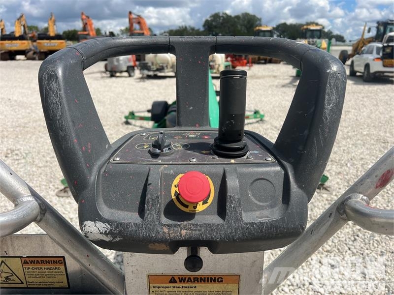 JLG T-350 Towable Lift Trailer mounted platforms