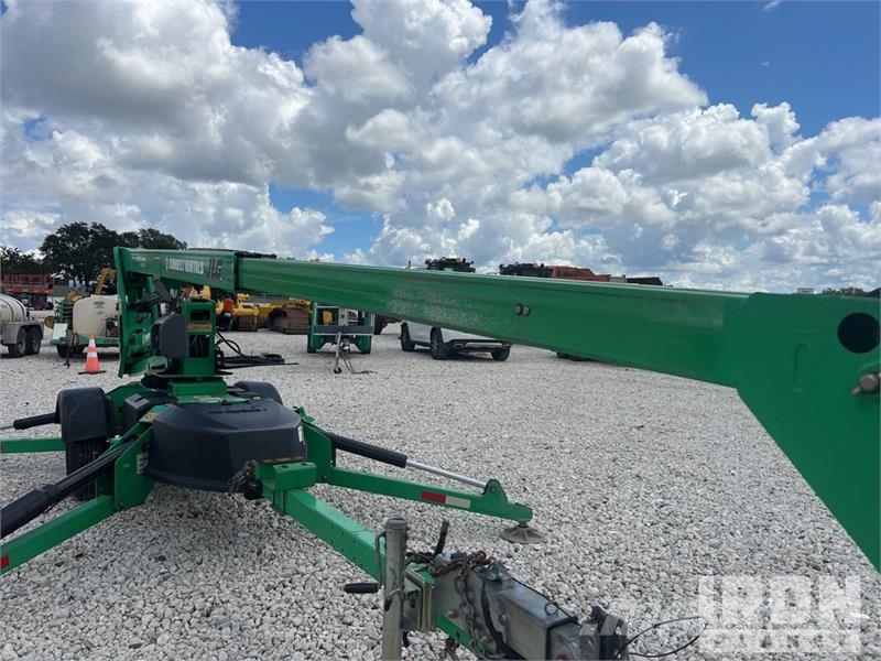 JLG T-350 Towable Lift Trailer mounted platforms