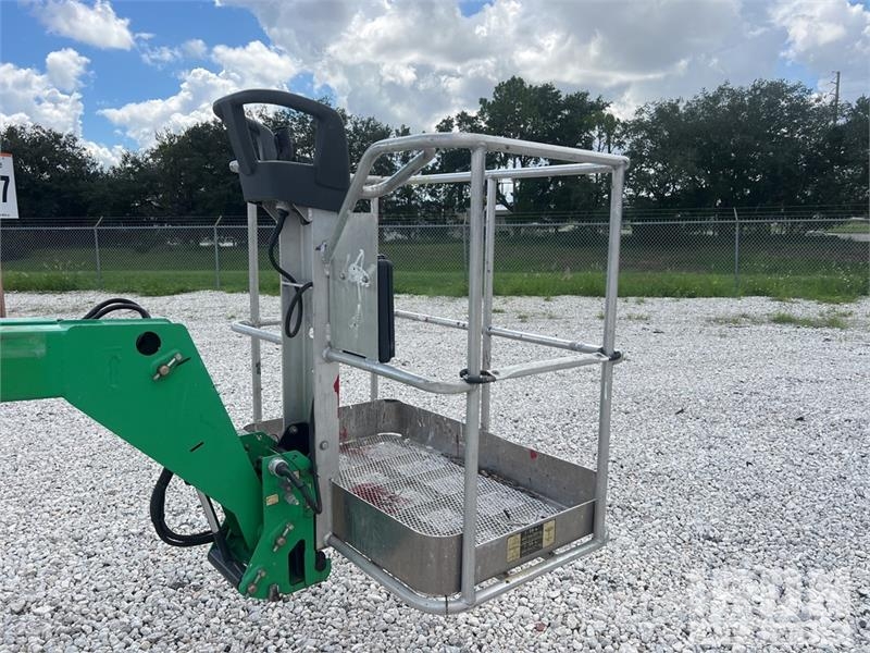 JLG T-350 Towable Lift Trailer mounted platforms