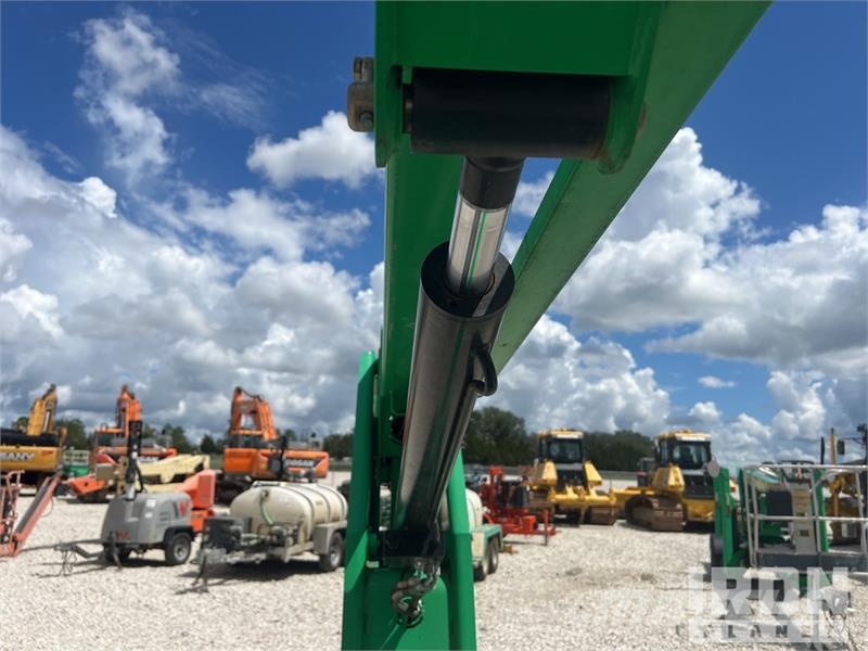 JLG T-350 Towable Lift Trailer mounted platforms