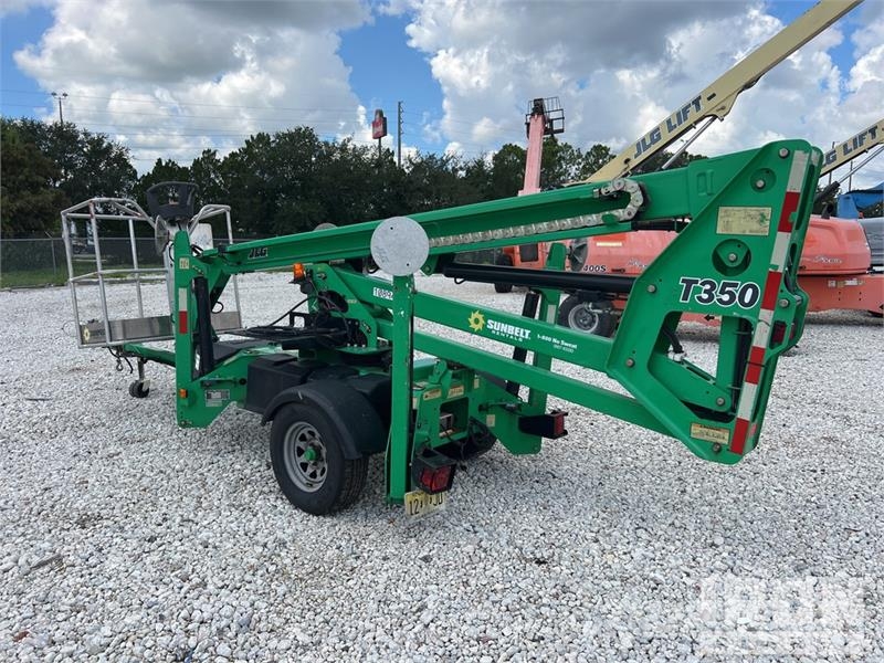 JLG T-350 Towable Lift Trailer mounted platforms