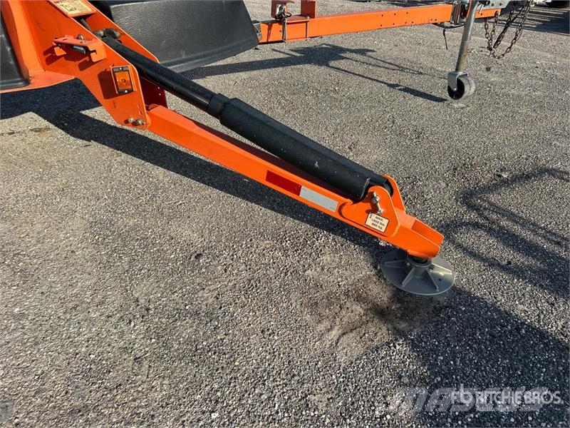 JLG T-350 Towable Lift المنصات الهوائية المثبتة على مقطورة