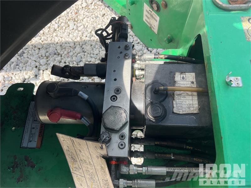 JLG T-350 Towable Lift Trailer mounted platforms