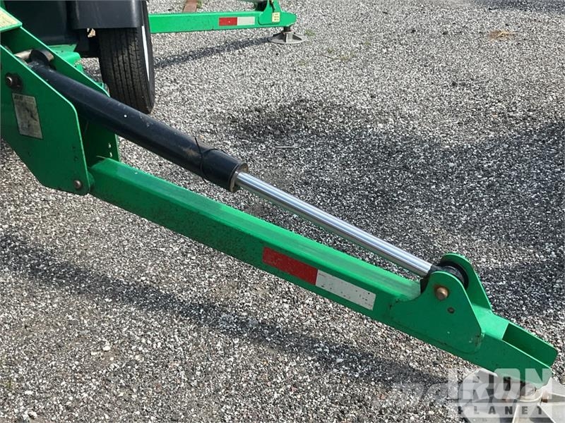 JLG T350 Vlečne dvižne ploščadi