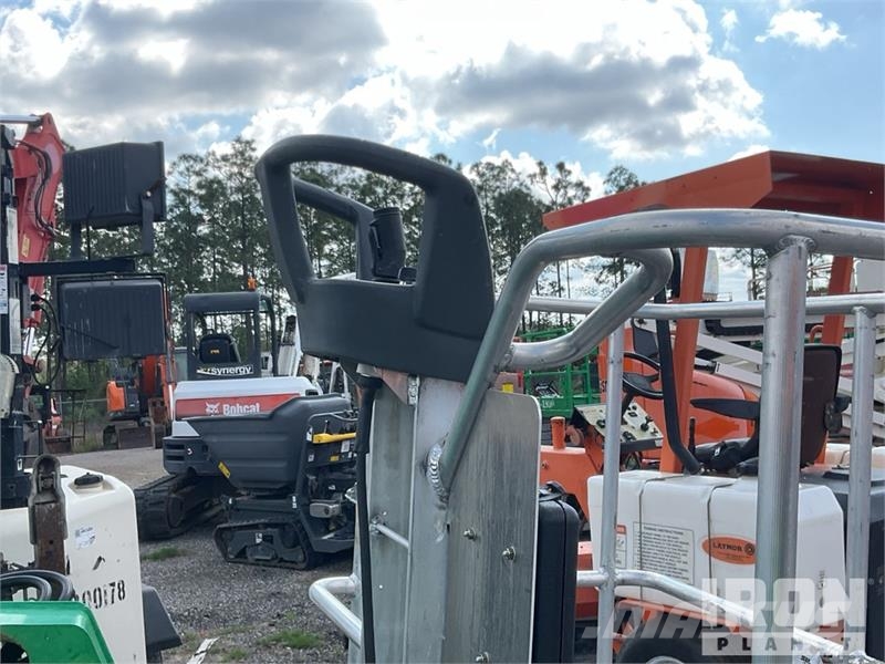 JLG T350 Vlečne dvižne ploščadi