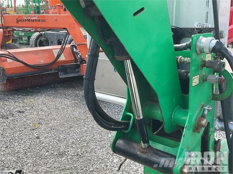 JLG T350 Vlečne dvižne ploščadi