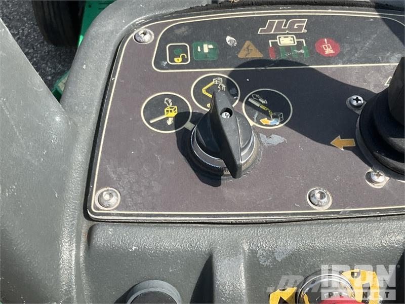 JLG T350 Vlečne dvižne ploščadi
