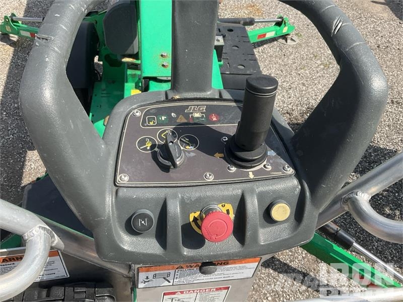 JLG T350 Vlečne dvižne ploščadi