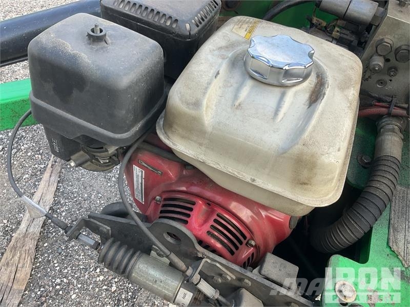 JLG T350 Vlečne dvižne ploščadi