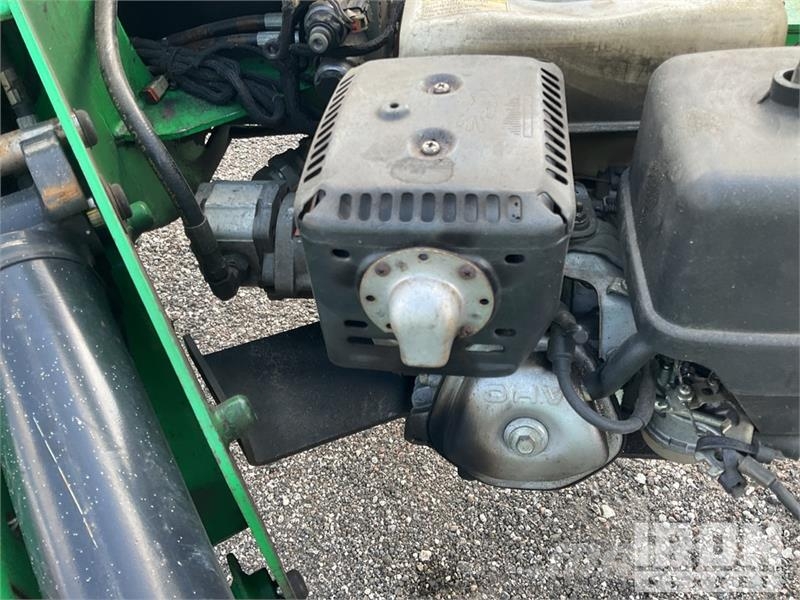 JLG T350 Vlečne dvižne ploščadi