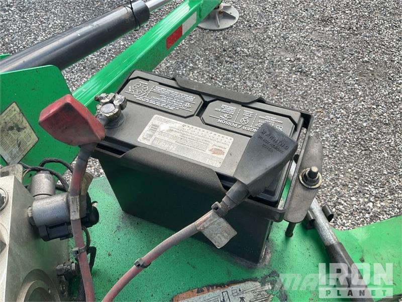 JLG T350 Vlečne dvižne ploščadi