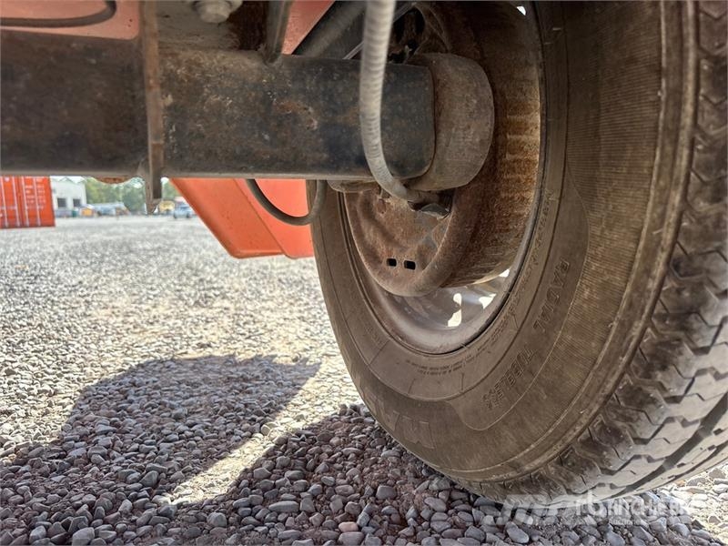 JLG T350 Towable Lift Pótkocsira szerelt emelők és állványok