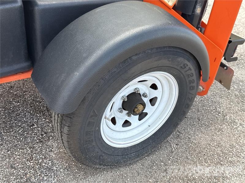 JLG T500J Towable Lift Trailer mounted platforms