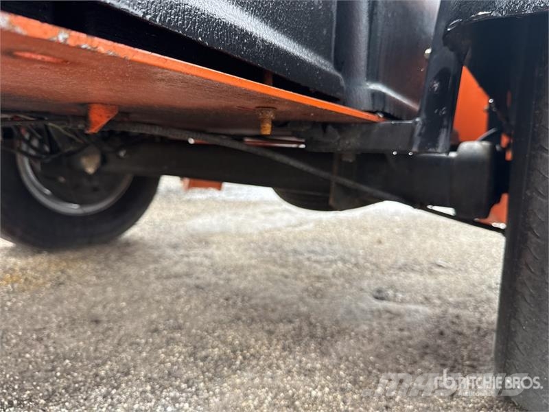 JLG T500J Towable Lift 高所作業台付トレーラー