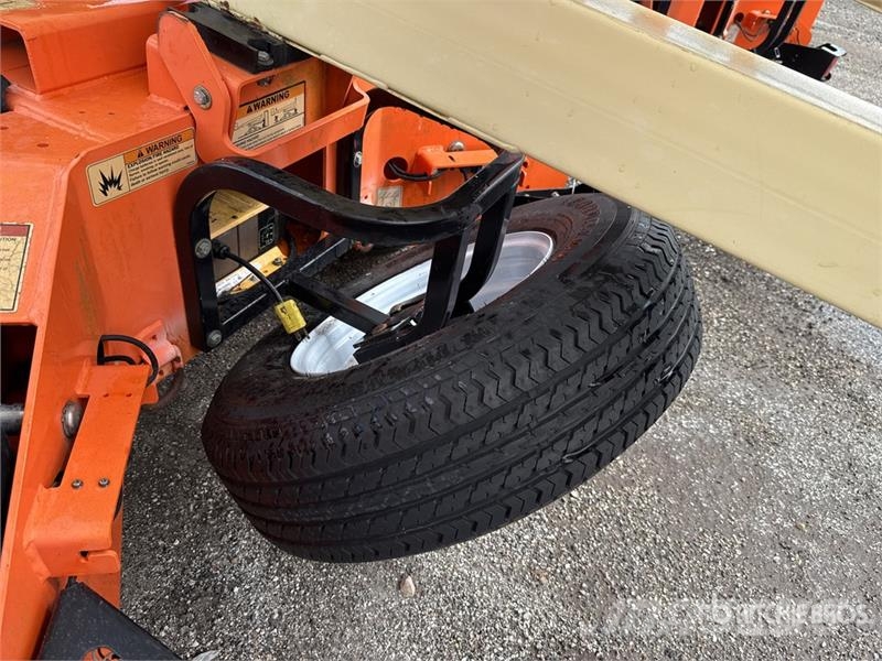 JLG T500J Towable Lift 高所作業台付トレーラー