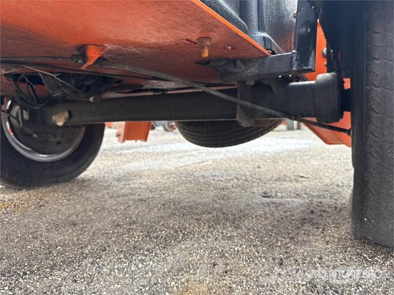 JLG T500J Towable Lift 高所作業台付トレーラー