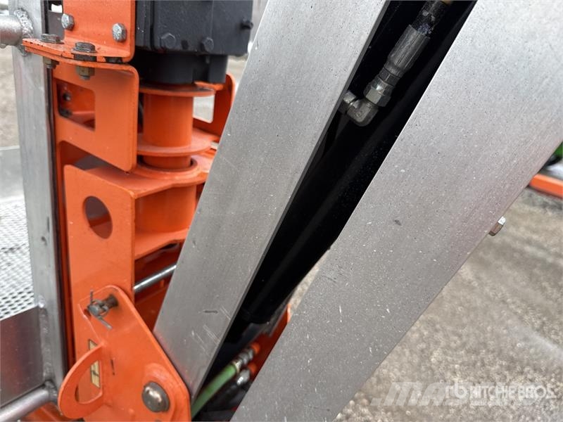 JLG T500J Towable Lift 高所作業台付トレーラー