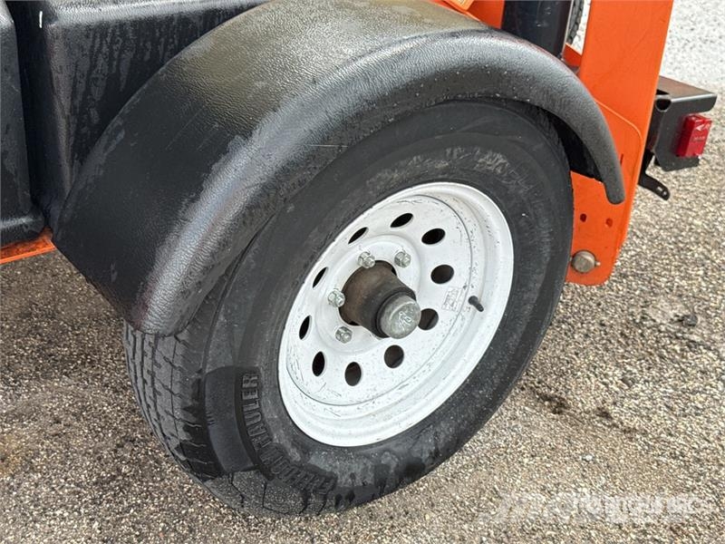 JLG T500J Towable Lift 高所作業台付トレーラー