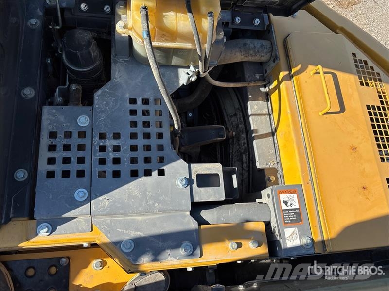 John Deere 135G Bagri goseničarji