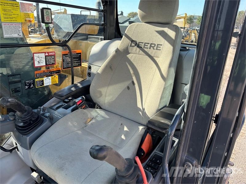 John Deere 135G Bagri goseničarji