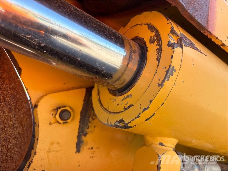 John Deere 1810E كاشطات