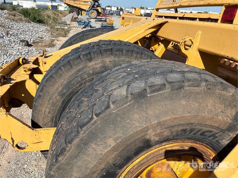 John Deere 1810E كاشطات
