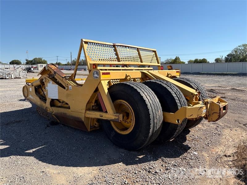 John Deere 1810E كاشطات