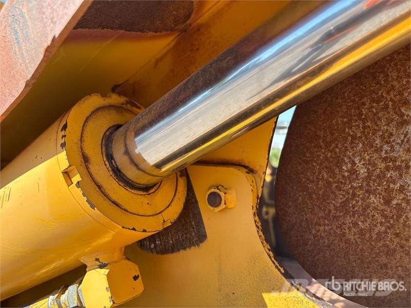 John Deere 1810E كاشطات