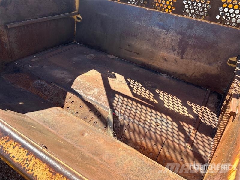 John Deere 1810E كاشطات