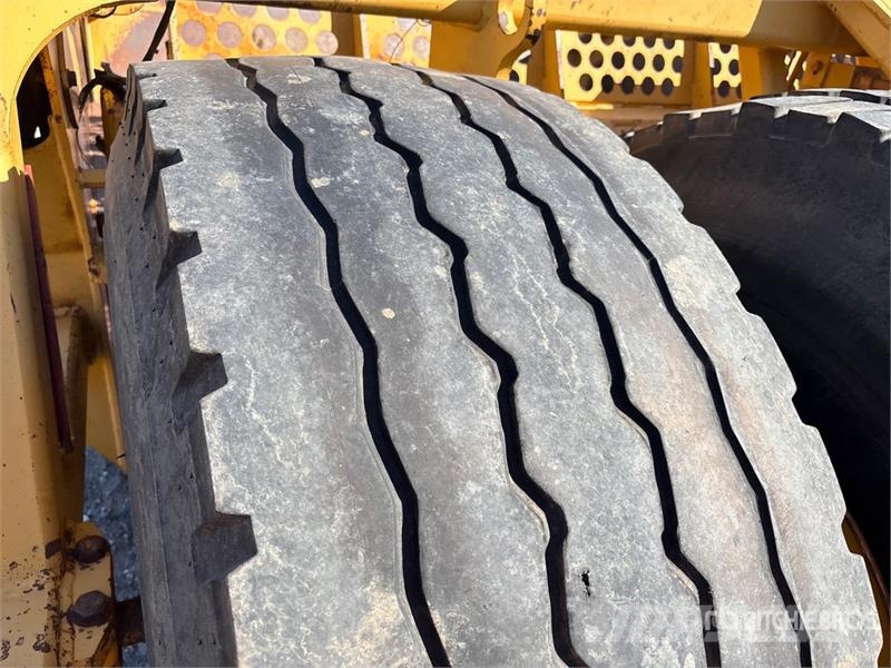 John Deere 1810E كاشطات