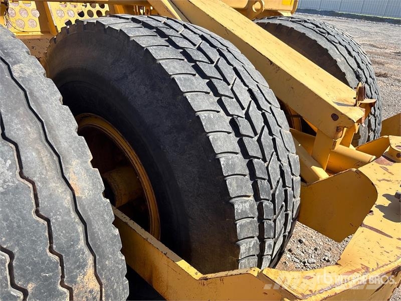 John Deere 1810E كاشطات