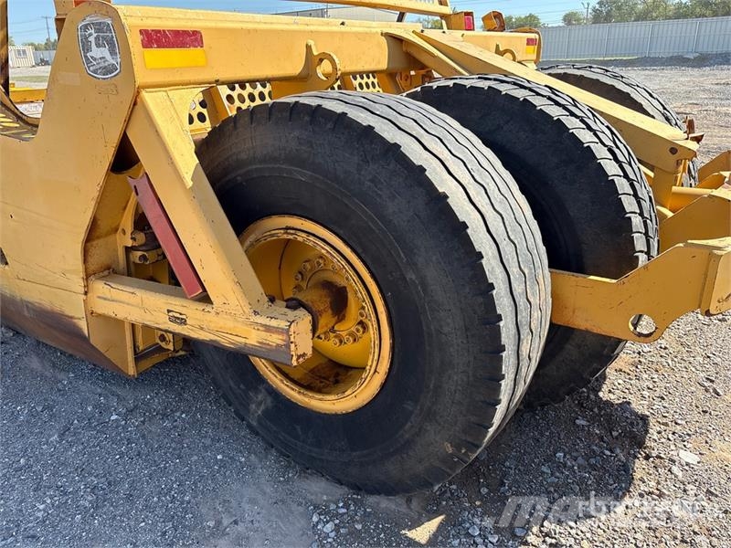 John Deere 1810E كاشطات