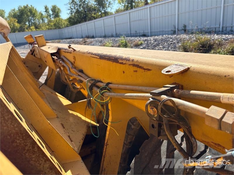 John Deere 1810E كاشطات