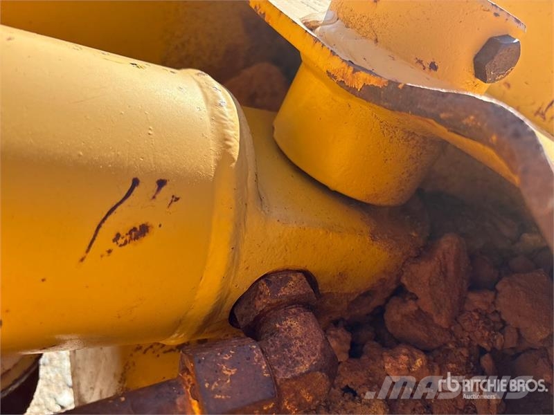 John Deere 1810E كاشطات