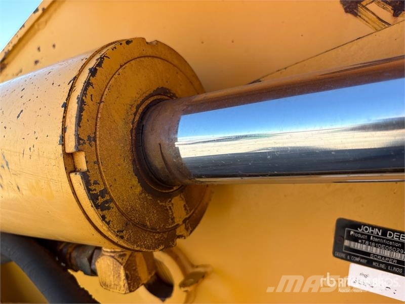 John Deere 1810E كاشطات