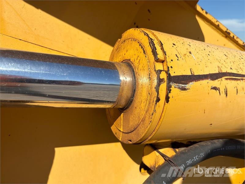 John Deere 1810E كاشطات