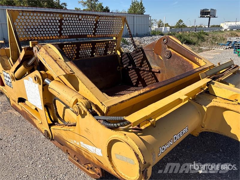 John Deere 1810E كاشطات
