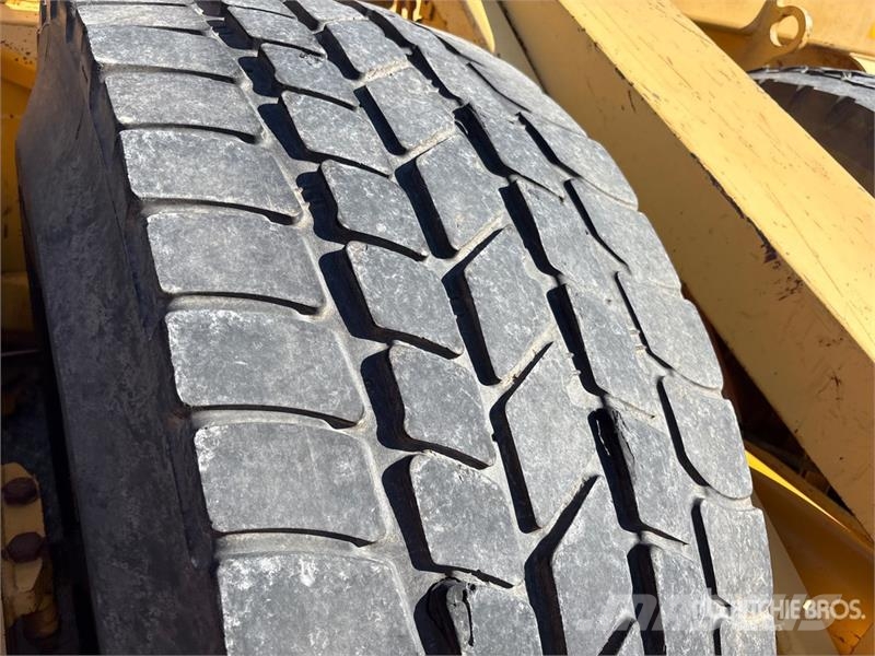 John Deere 1810E كاشطات