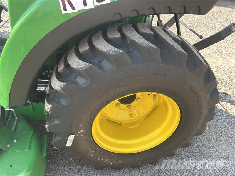 John Deere 2032R 4WD Utility Tractor Kompakttraktorer