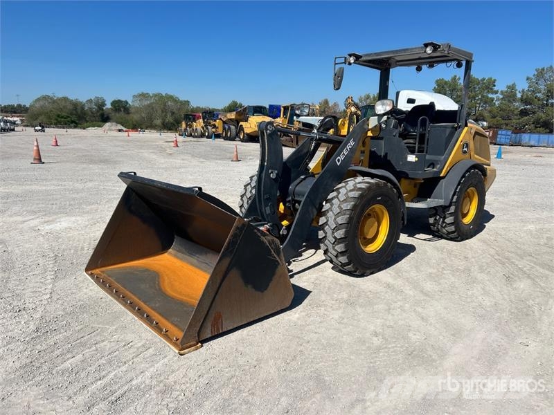 John Deere 204 G-Tier لوادر بعجل