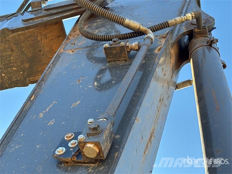 John Deere 210G LC Crawler excavators