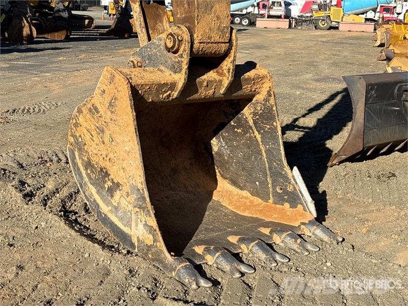John Deere 210G LC Crawler excavators