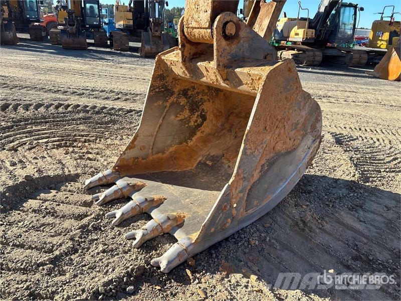 John Deere 210G LC Crawler excavators