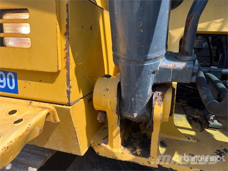 John Deere 210G LC Tracked Excavator حفارات زحافة