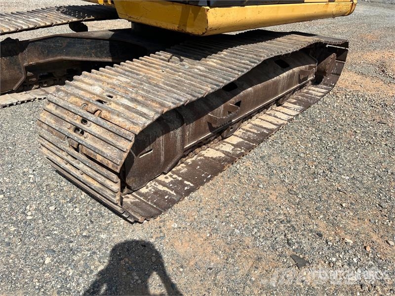 John Deere 210G LC Tracked Excavator حفارات زحافة